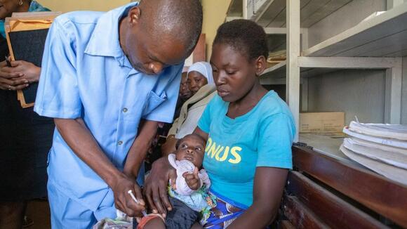 Image ©WHO/M. Nieuwenhof - Vaccination facility in Lilongwe